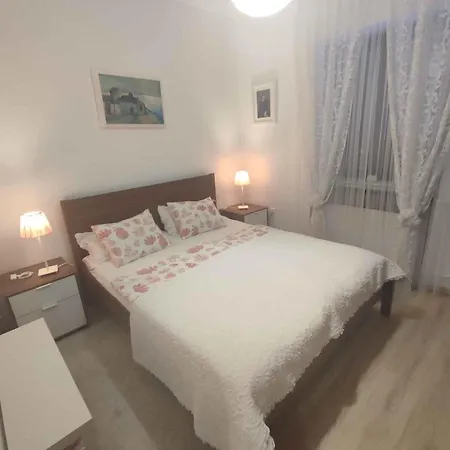 In 45807 * Balatonboglár